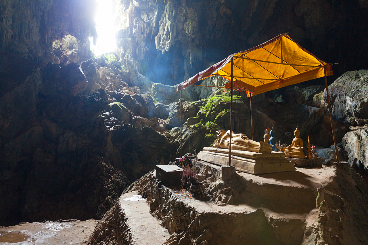 Путешествие по Лаосу: Будда в пещере Tham Phu Kham