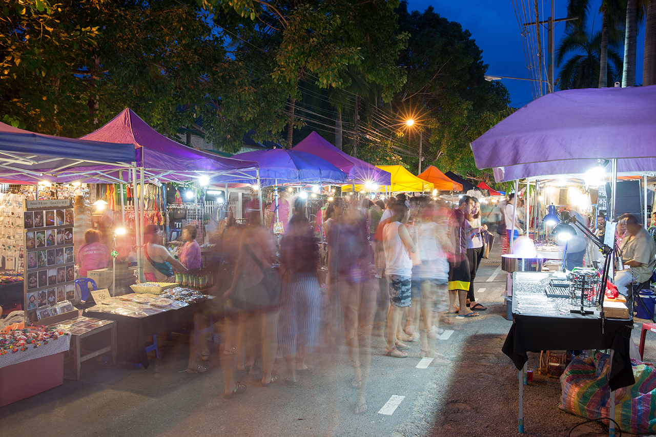 Достопримечательности Чиангмая, Таиланд: Воскресный ночной рынок