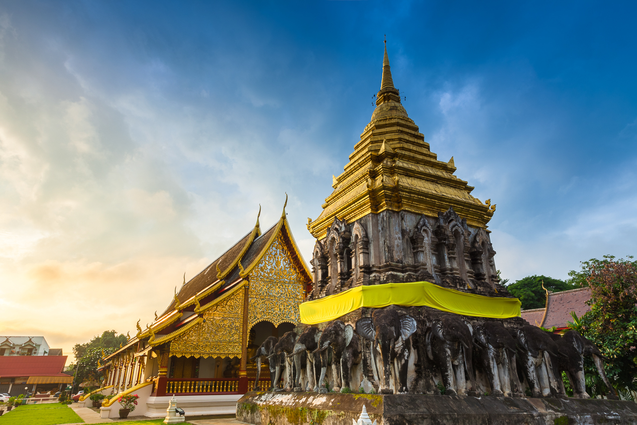 Достопримечательности Чиангмая, Таиланд: "Слоновья" чеди в храме Ват Чианг Ман