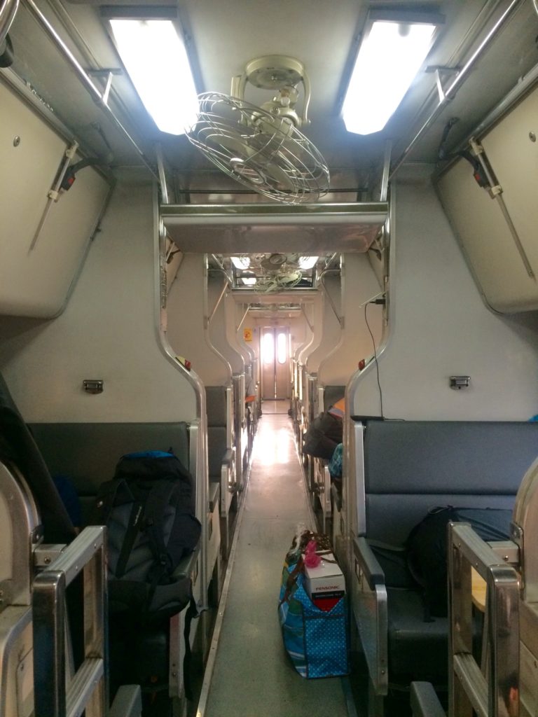 Из Малайзии в Таиланд: В поезде
