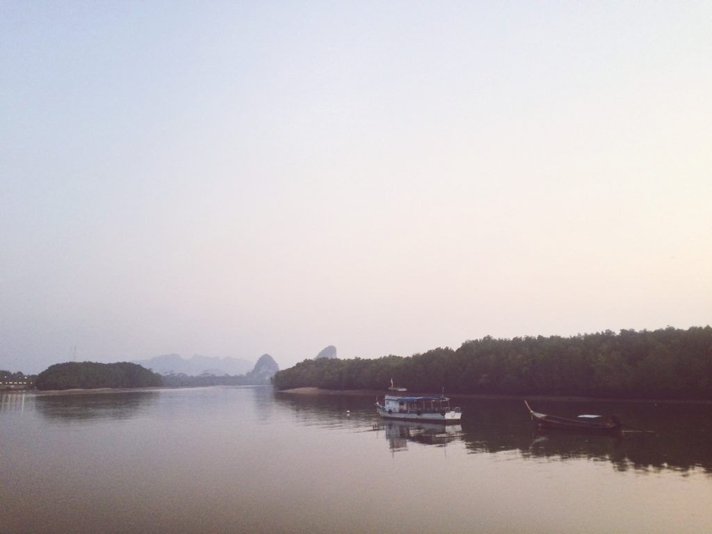 Из Малайзии в Таиланд: Рассвет над рекой Краби