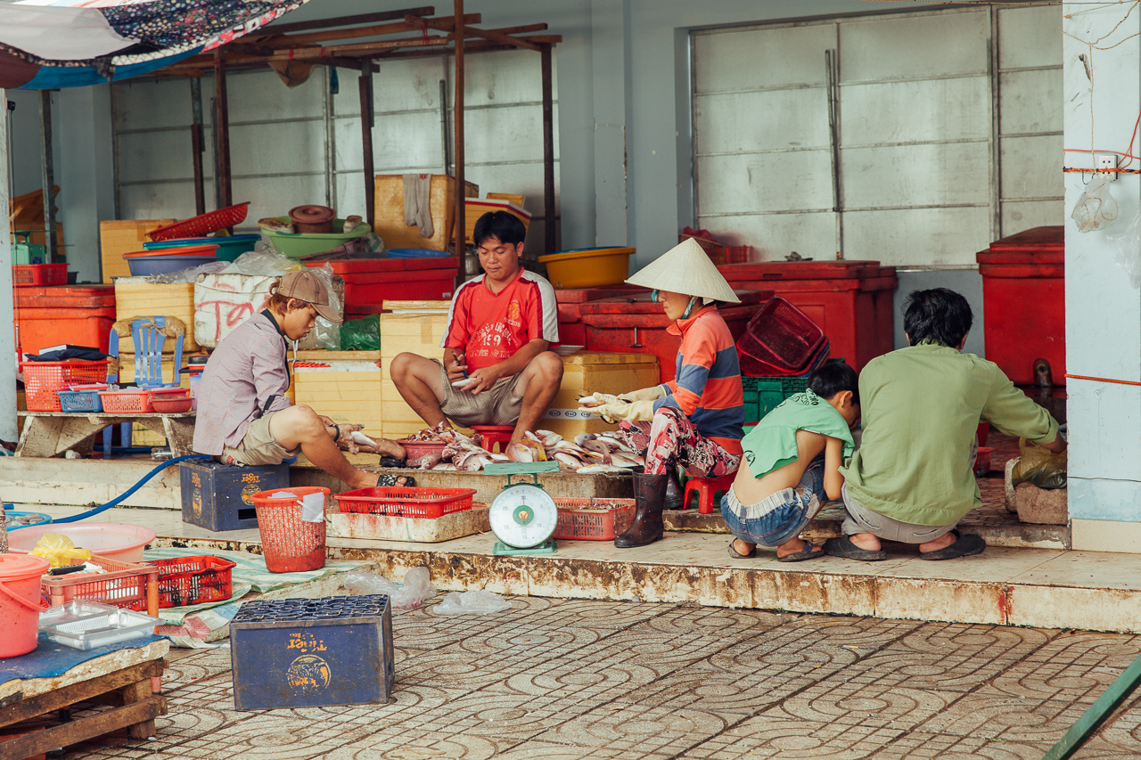 Путешествие по Вьетнаму, Фукуок: Разделка рыбы